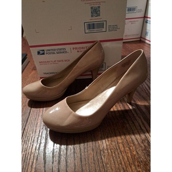 Size 8.5M Bandolino Tan Khaki Round Closed Toe High Heel Pump Dress Shoes - Picture 1 of 12